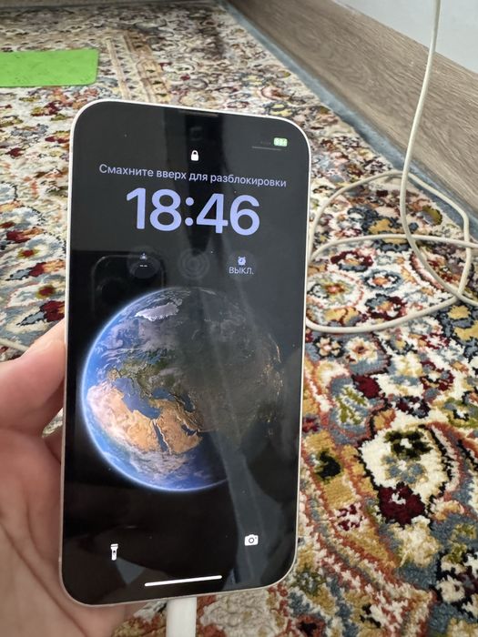 Продаю iPhone 13