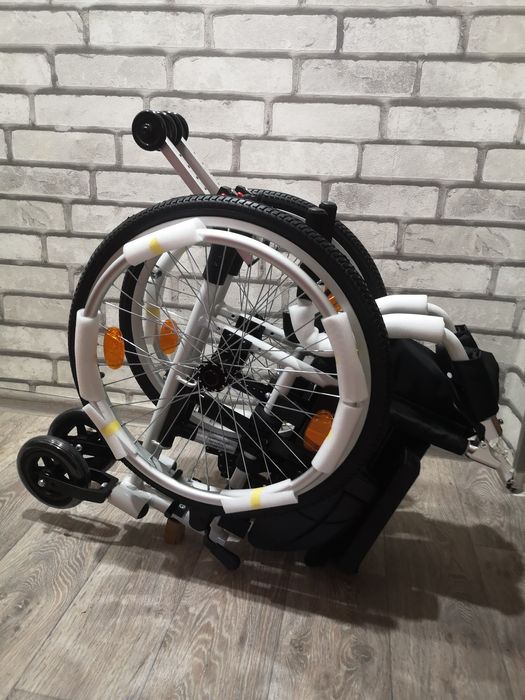 Инвалидная детская коляска