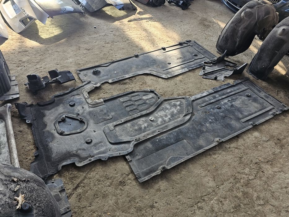 Кори под мотора подкалник подкалници бмв е60 е61 кора