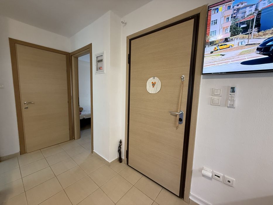 Паралия Офринио ТРИСТАЕН апартамент с две тераси и двор .