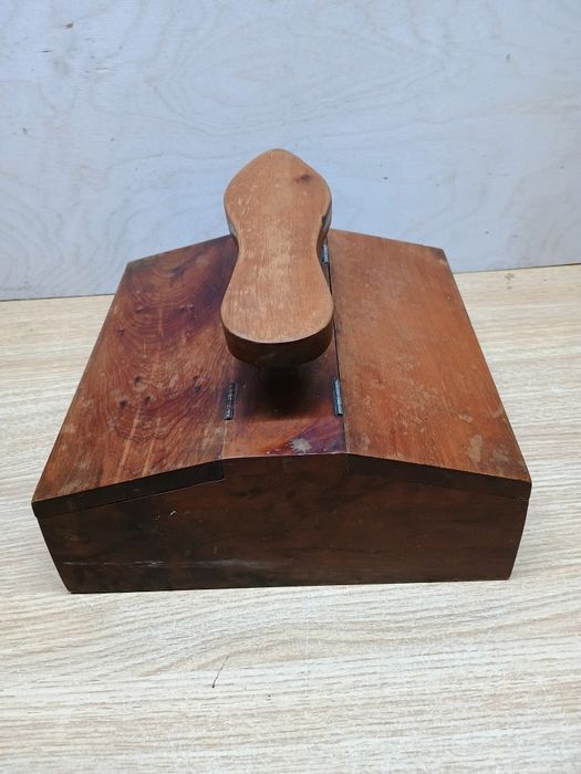 Дървена кутия за лъскане на обувки