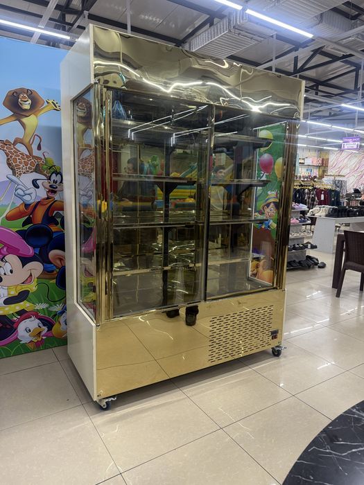 Tort va shirinliklar uchun vetrina