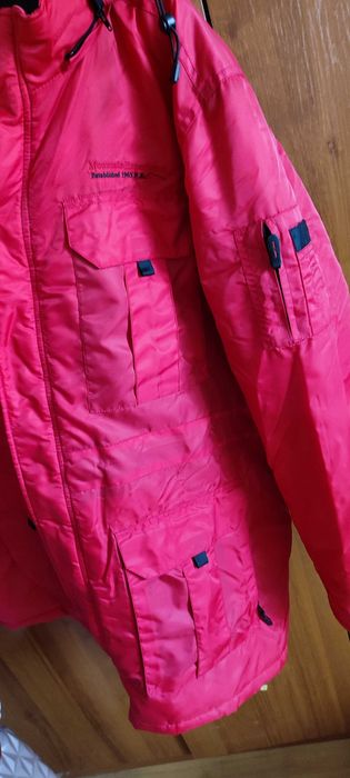 Мъжко зимно яке със стягащи връзки и сваляща се качулка