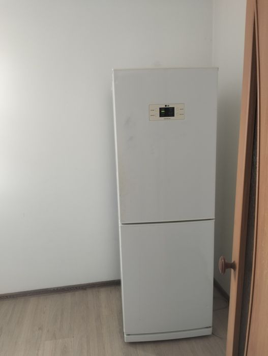 Холодильник LG 2011 года