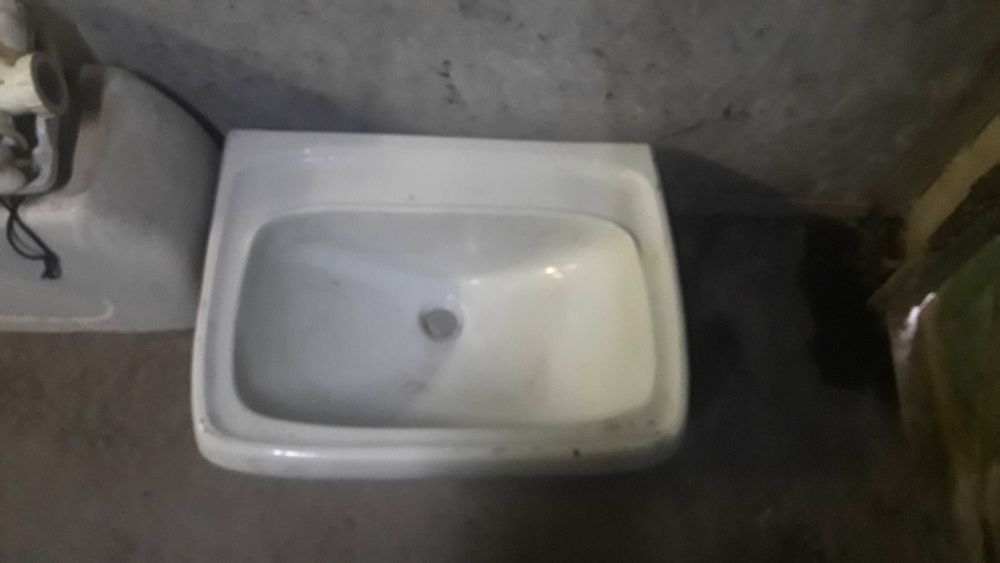 Продам советскую новую раковину и бочок