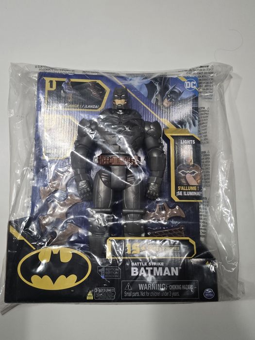 Играчка DC BATMAN Battle Strike 30 см Фигура DELUXE със звук и светлин