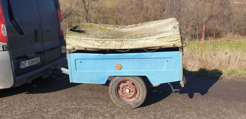 Remorca solida cu arcuri si telescoape. Înmatriculată cu fiscal la zi