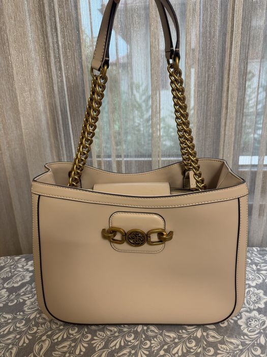 Дамска чанта  Guess
