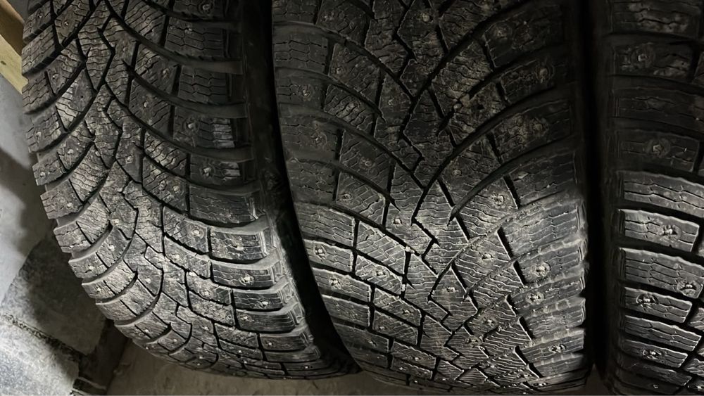 Продам зимние шины 255/45 R20