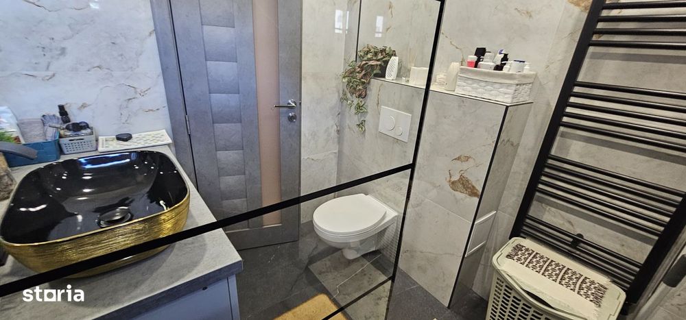 Vandapartament de 3 camere,decomandate ,confort 1 situat pe str.Uzinei