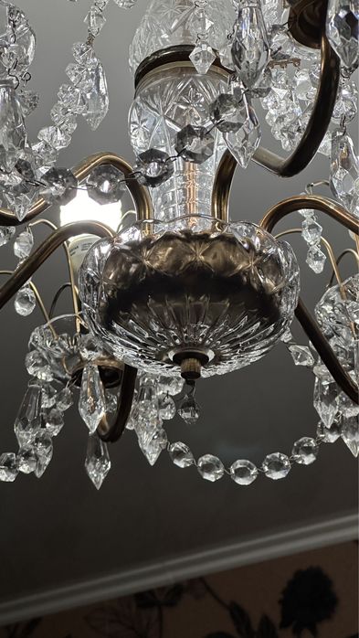 Продам хрустальную люстру