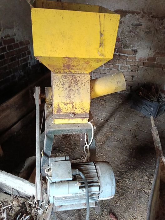 Чукова фуражомелка монофазна