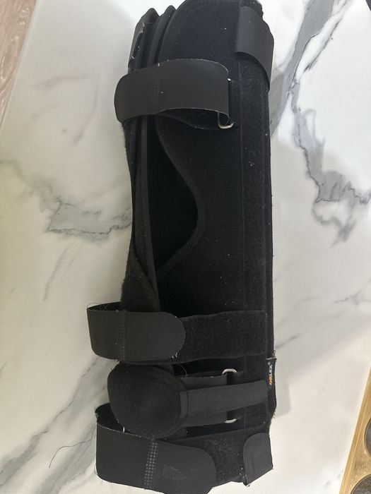 Лангет наколенник