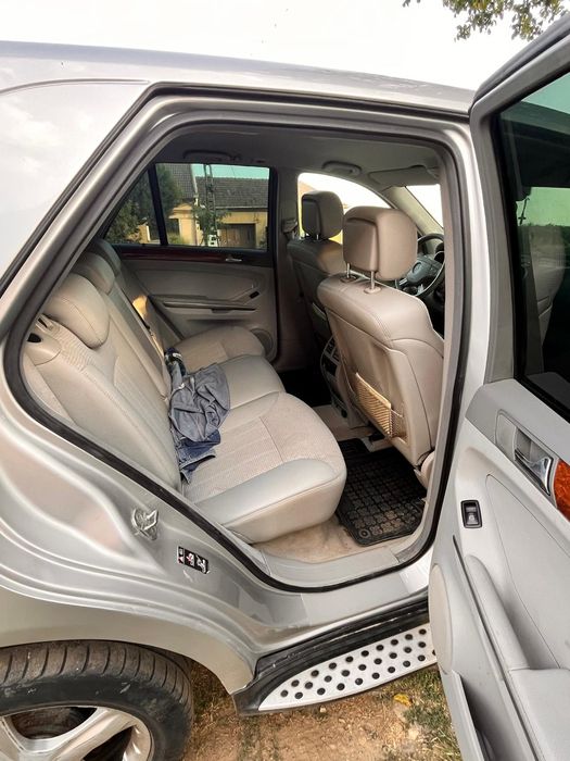 Vând Mercedes ML320