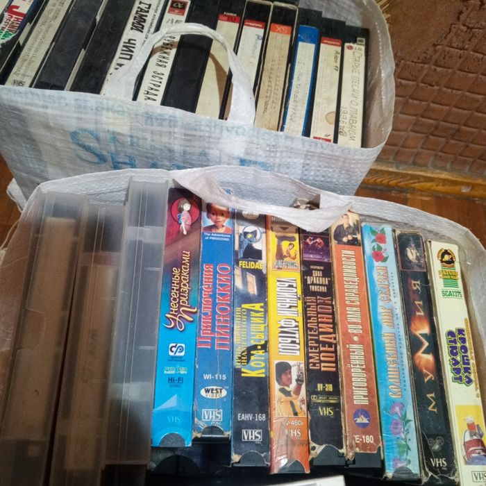 100 штук видео кассеты оптом дёшево отдаю