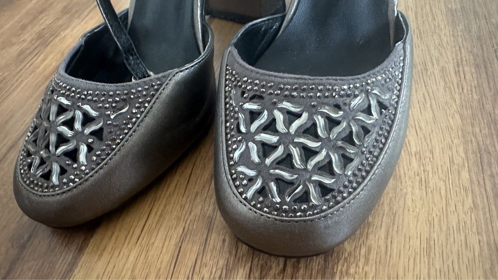 Босоножки летние