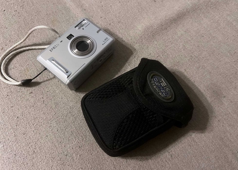 Aparat foto Epson PhotoPC L-410 CCD 4MP Zoom 3x Functional Cu Husa