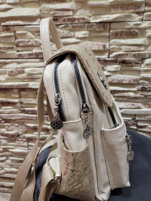 Страхотна Дамска раница