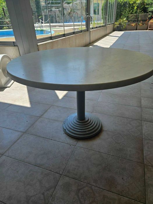 Трапезарни  маси