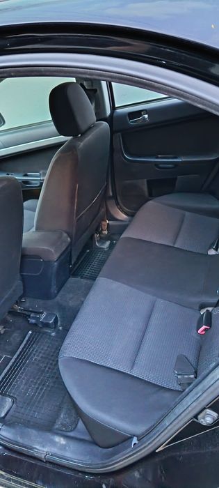 Vând Mitsubishi Lancer 1.5 benzina