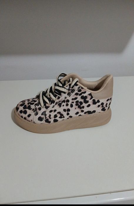 Adidași Damă Casual – Imprimeu Leopard (Model Nou, în Cutie)