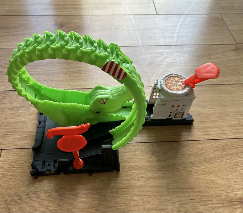 Писта Hot wheels и пес патрул