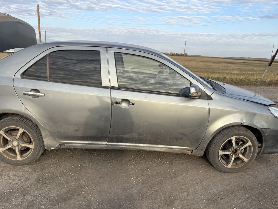 Продам машину по запчестям