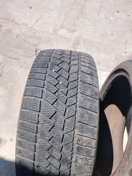 Vând două cauciucuri 225/40r18
