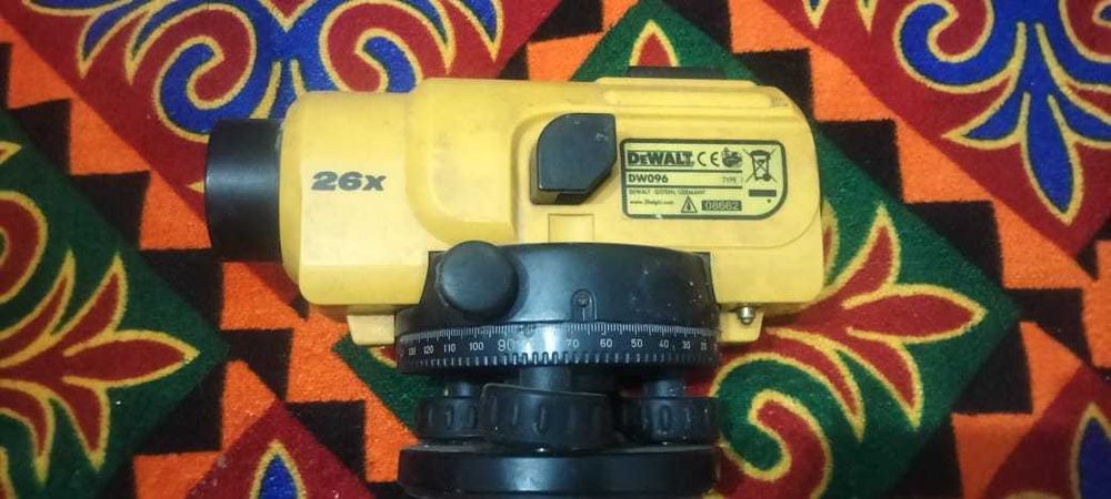 продам нивелир dewalt dw096