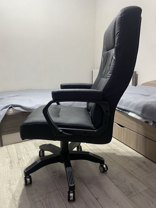 Продам офисное кресло бу.