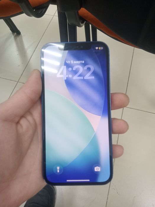 Продам Айфон 12 .