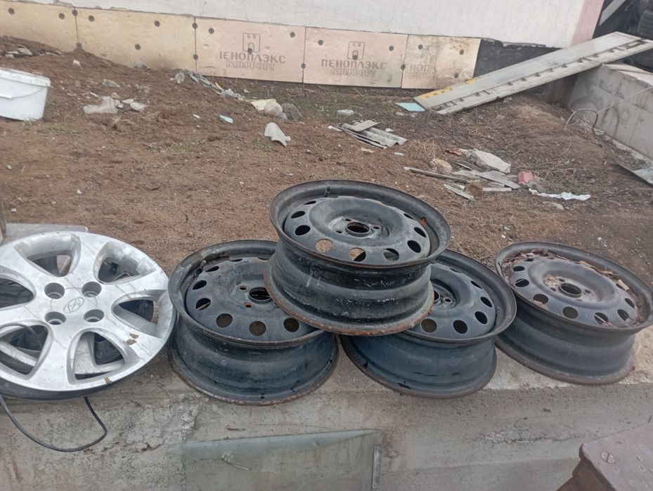 Продам диски 15 с сасоками 4штук диск