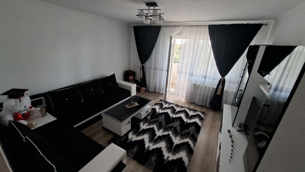 Apartament 3 camere + curte si camera de zi (ca la casă)  utilat mobilat