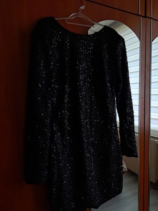 Черна      рокля