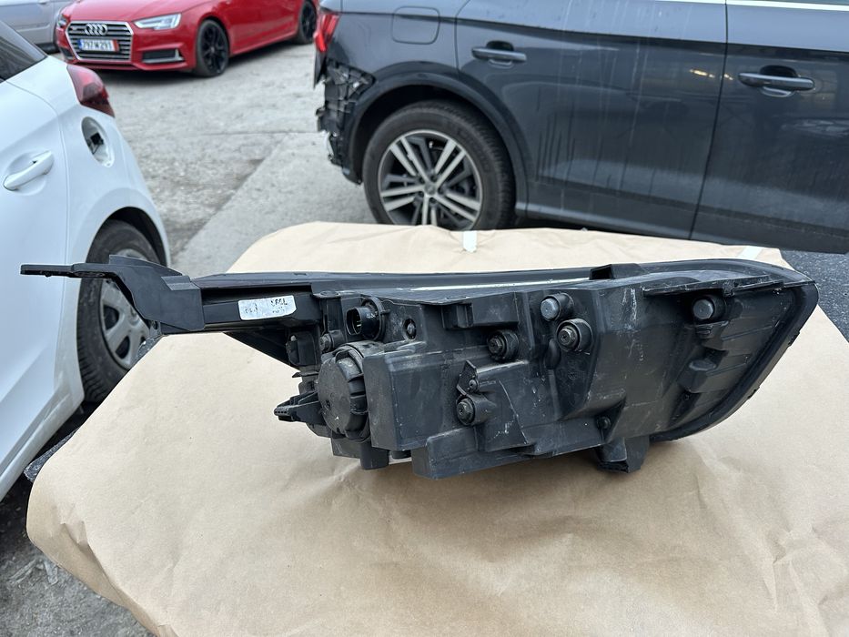 Kia Stonic ляв  фар