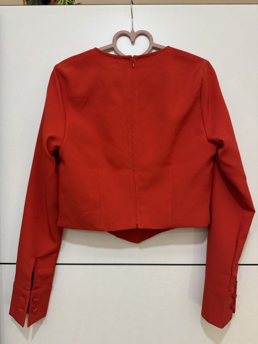 Червена блуза ,тип сако
