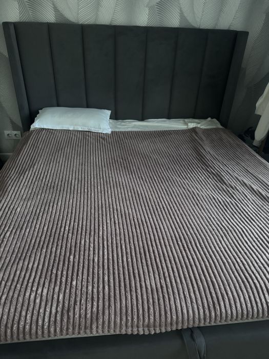 Продается двуспальная кровать 180*200