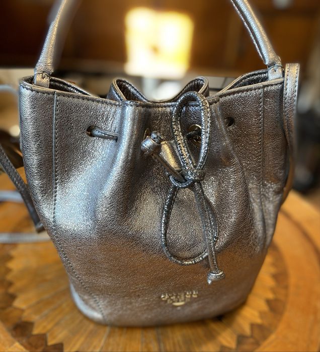 Сребриста чанта  Guess luxe