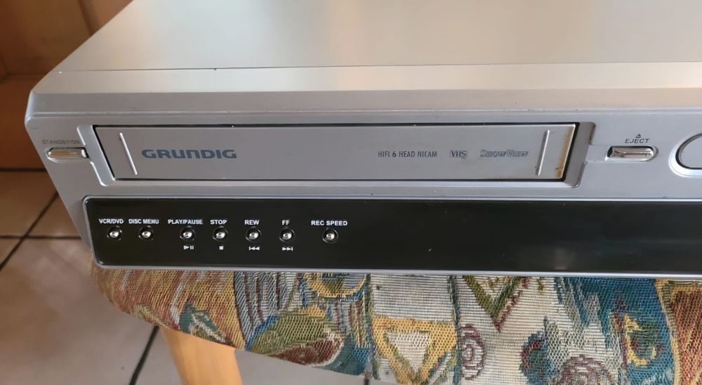 Grundig GDR 6460 VCR – VHS & DVD recorder