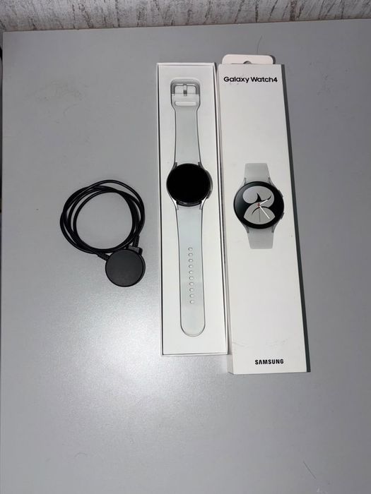 Смарт часы Samsung Galaxy smart watch 4