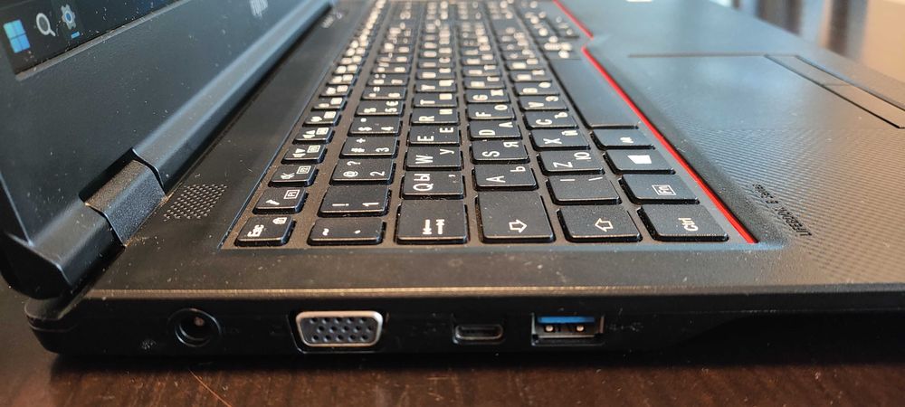 Fujitsu Lifebook E5511