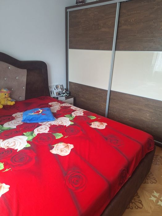 Închiriez apartament
