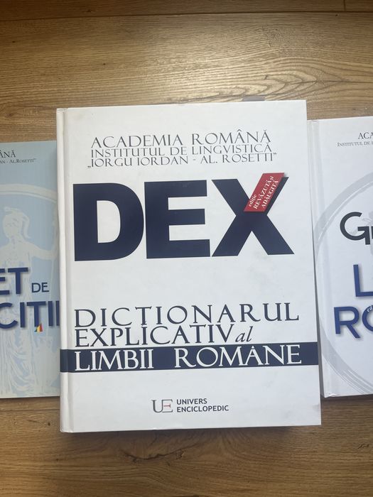 Vand dictionare limba romana noi nefolosite