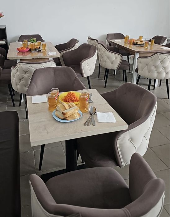 Продам: холодильник, столы, стулья, витрину, морозилку