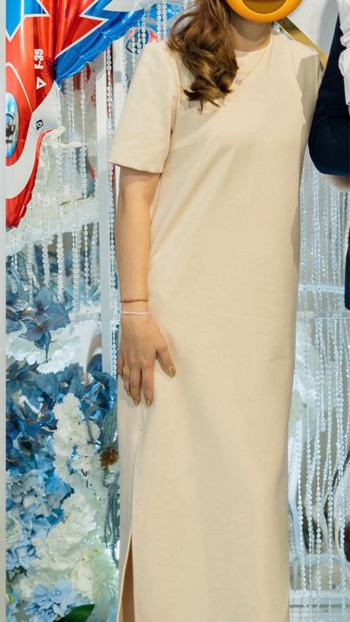 Платье в бежевом цвете