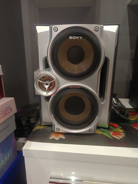 Продавам музикална система sony rg 440