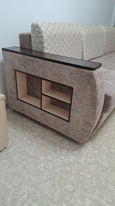 Продам диван, размер регулируется, срочно!