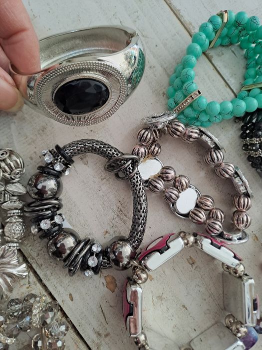 Гривни внос Англия