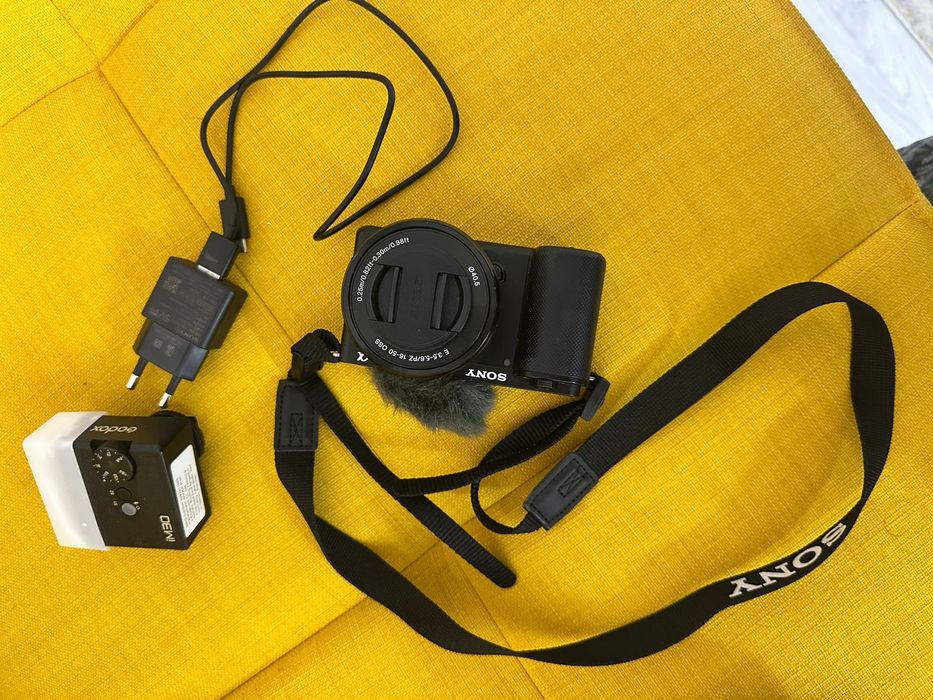 Продам фотоаппарат Sony ZV-E 10
