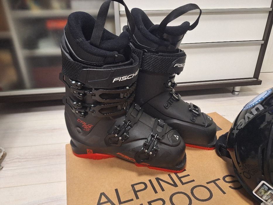 Ски обувки + сак + каска